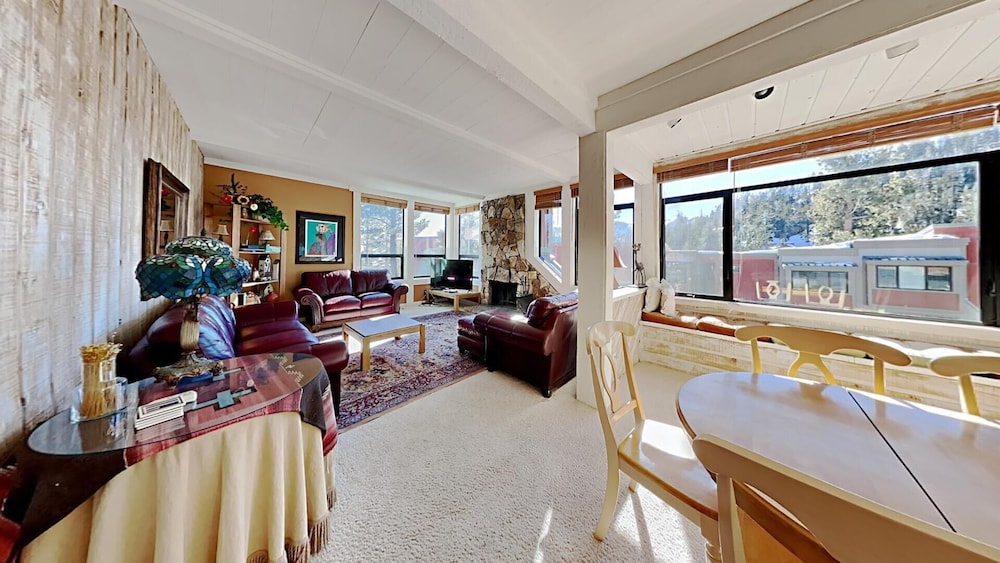 Condo, 2 Bedrooms