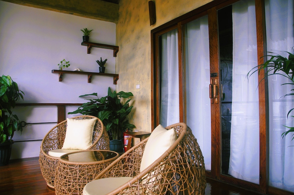 Deluxe Double Room with Balcony - Photo 3