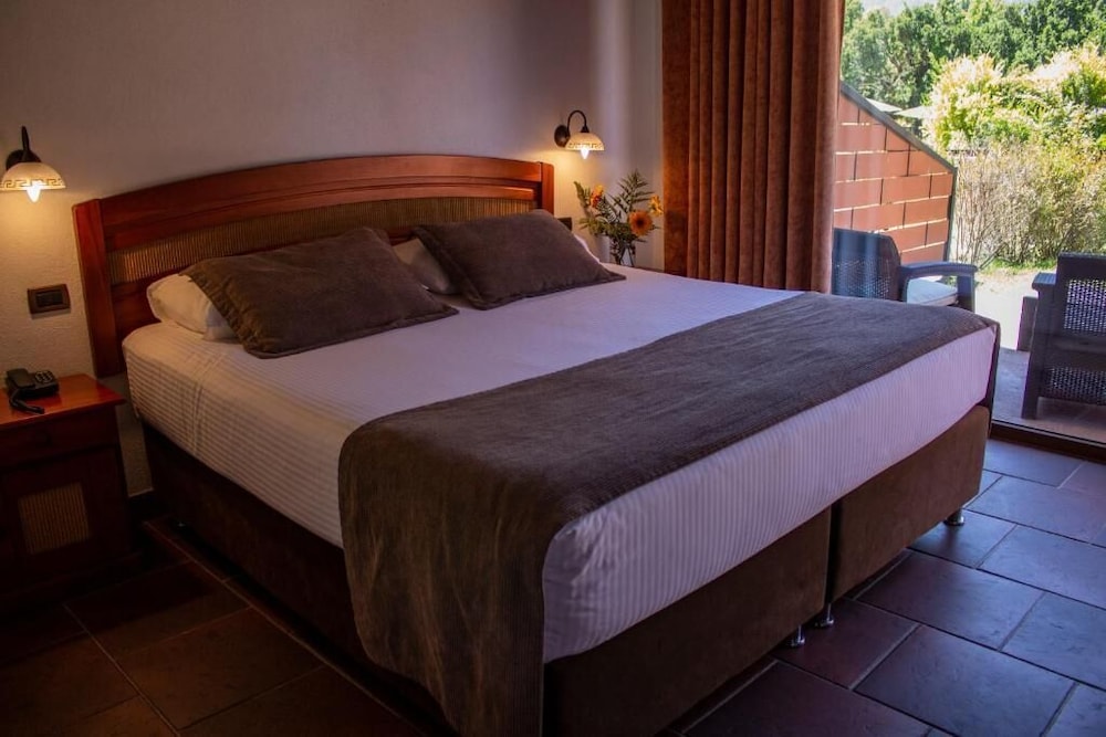 Superior Double Room, 1 King Bed, Pool View