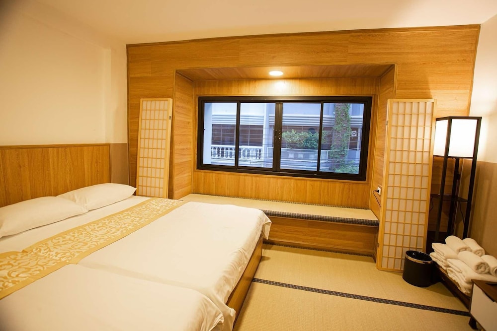 Signature Quadruple Room photo 1