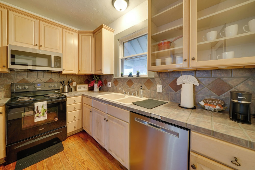 Suite, Ensuite (Small  (Room Only)) photo 1
