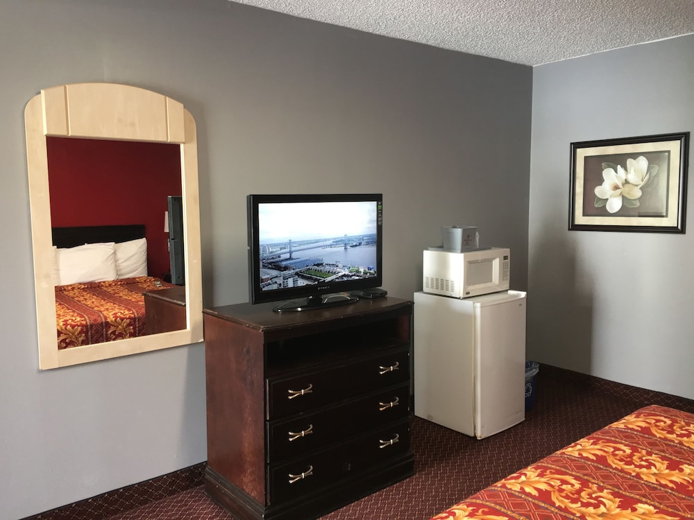 Room, 1 King Bed, Non Smoking - Photo 8