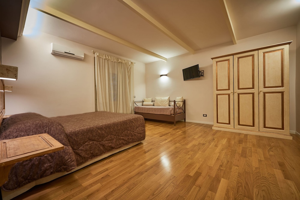 Suite, 1 Bedroom photo 2