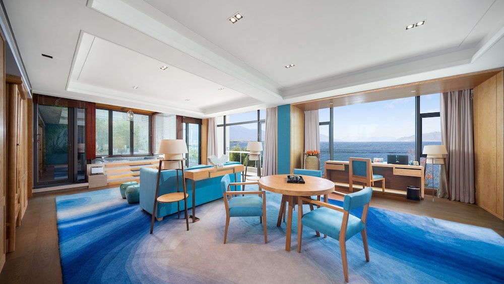 Suite, 1 Bedroom (180 Degree Erhai View)
