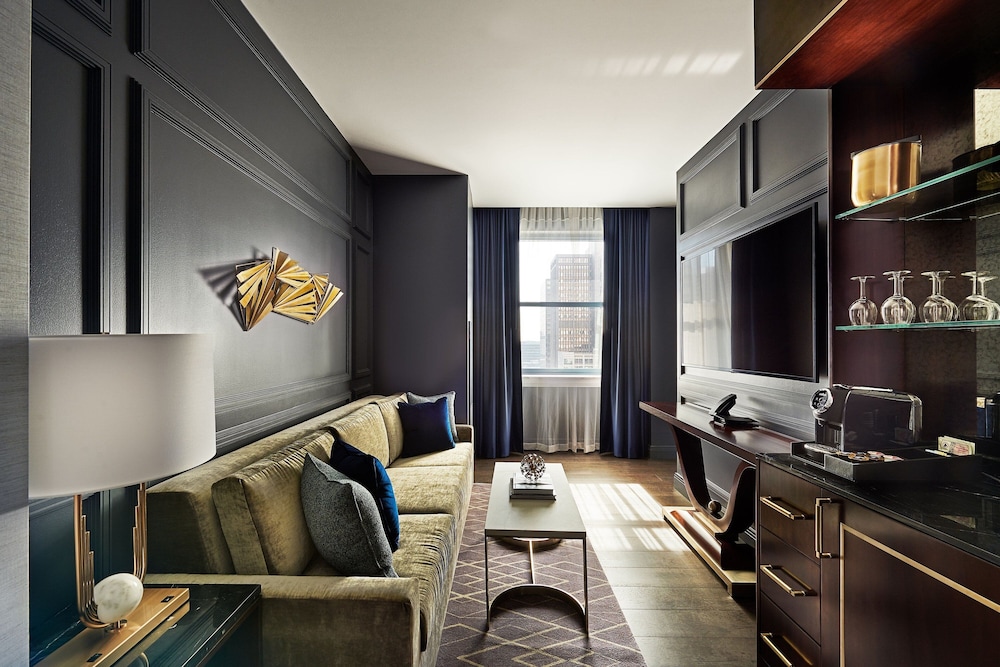 Suite, 1 Bedroom, City View (Corner) thumbnail 5