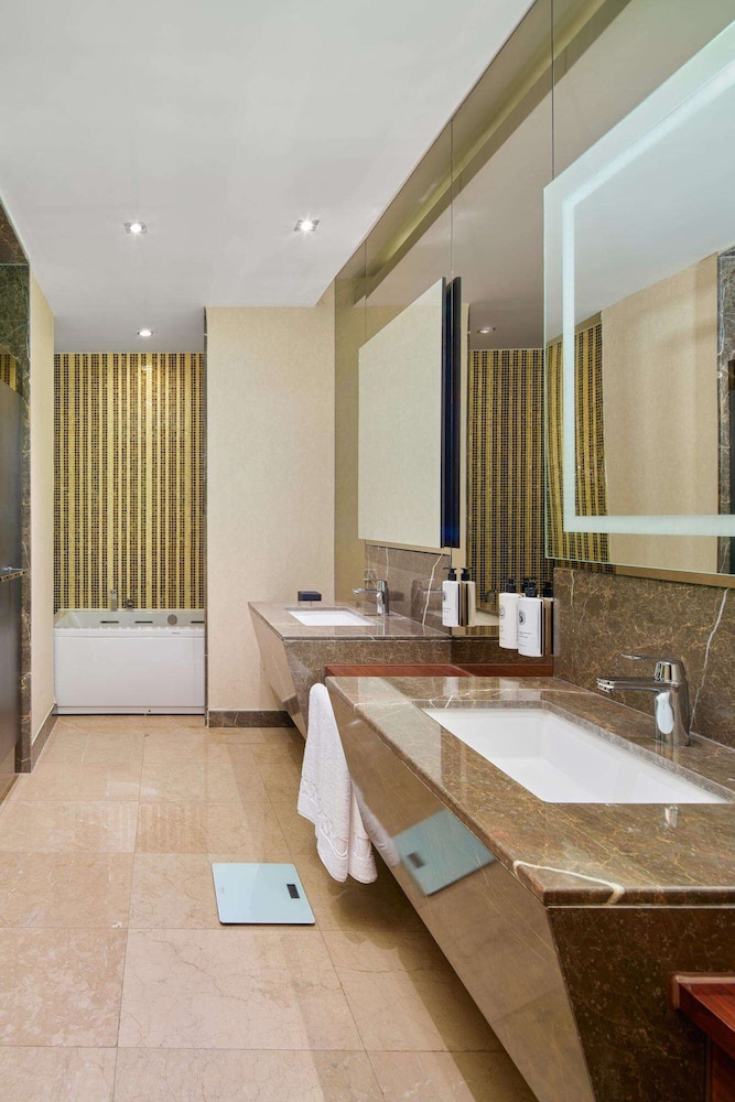 Family Suite Land 5 Person thumbnail 5