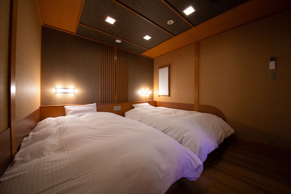 Japanese-Western Style Room - Photo 2