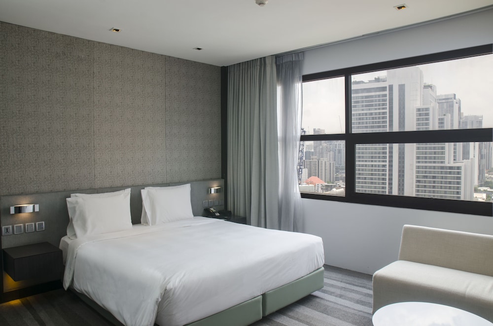 Premium Room, 1 King Bed, Non Smoking, City View thumbnail 5
