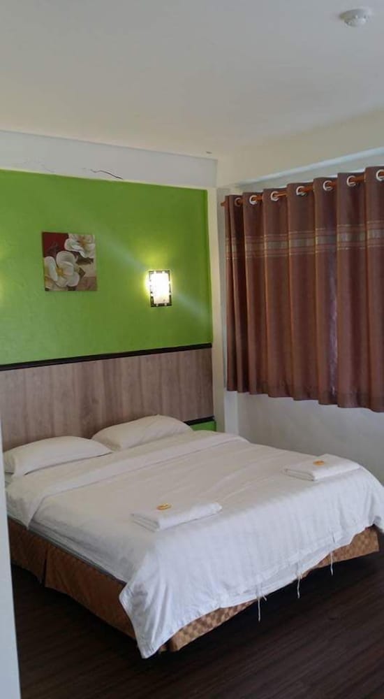 Standard Room, 1 Queen Bed photo 2