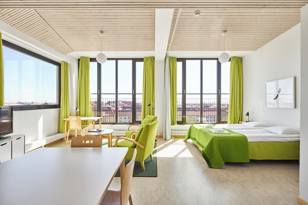 Deluxe Penthouse, 1 Queen Bed, Kitchenette