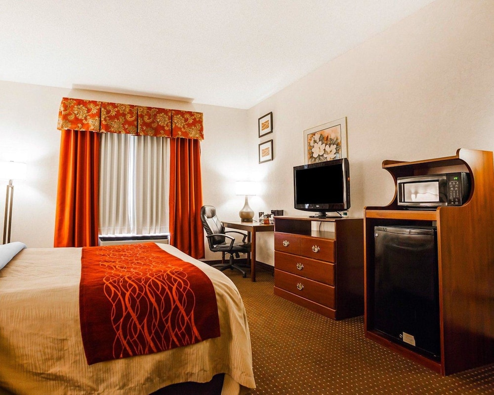 Standard Room, 1 Queen Bed, Non Smoking - Photo 1