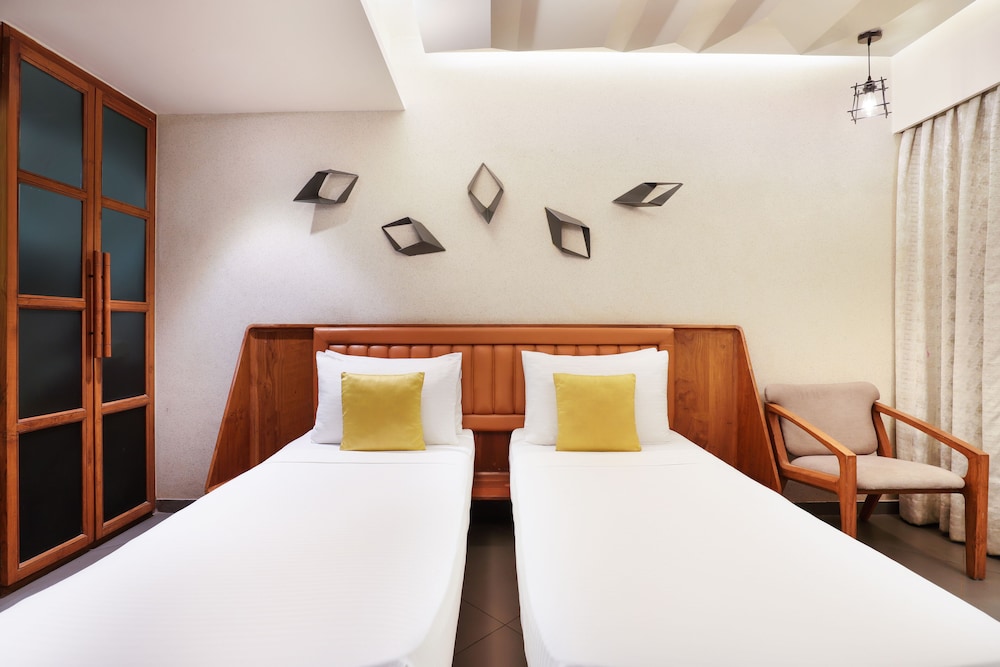 Deluxe Room - Photo 22