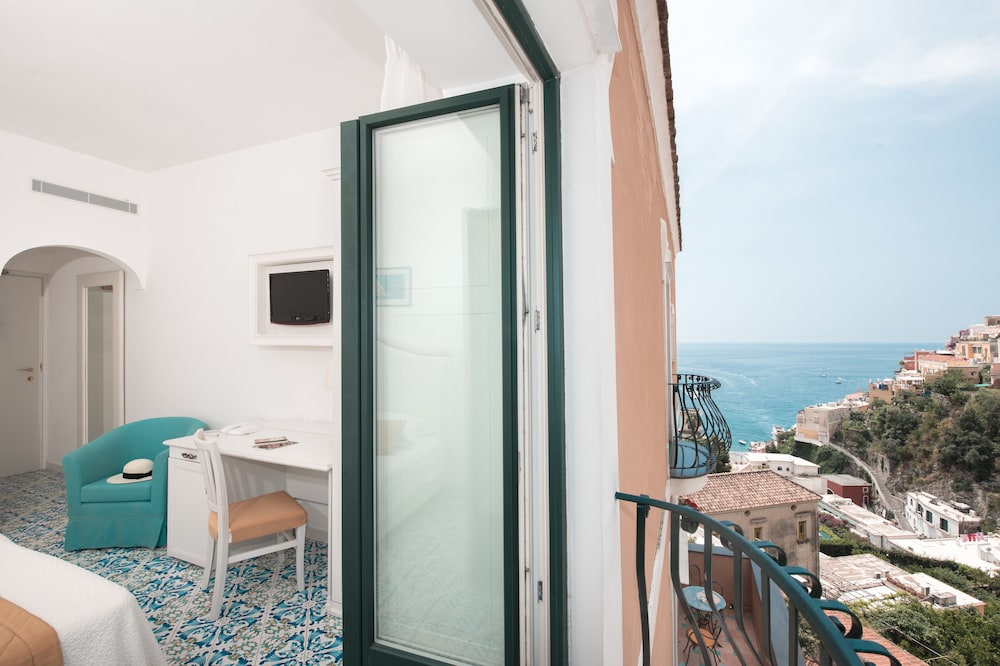 Panoramic Room