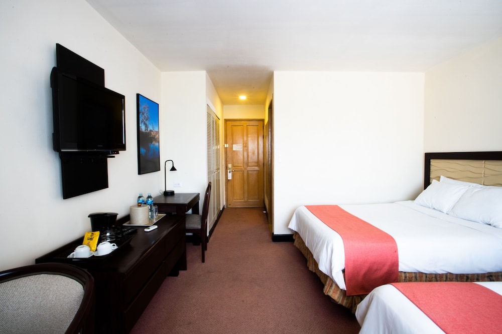 Executive Room, 2 Double Beds, Non Smoking - Photo 4