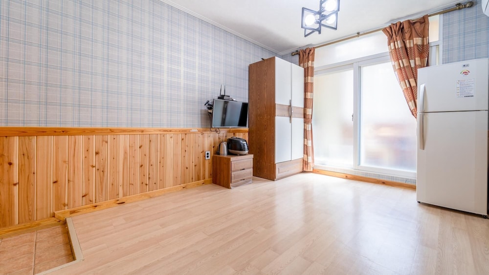Basic Room, 1 Bedroom (yangttegureum)