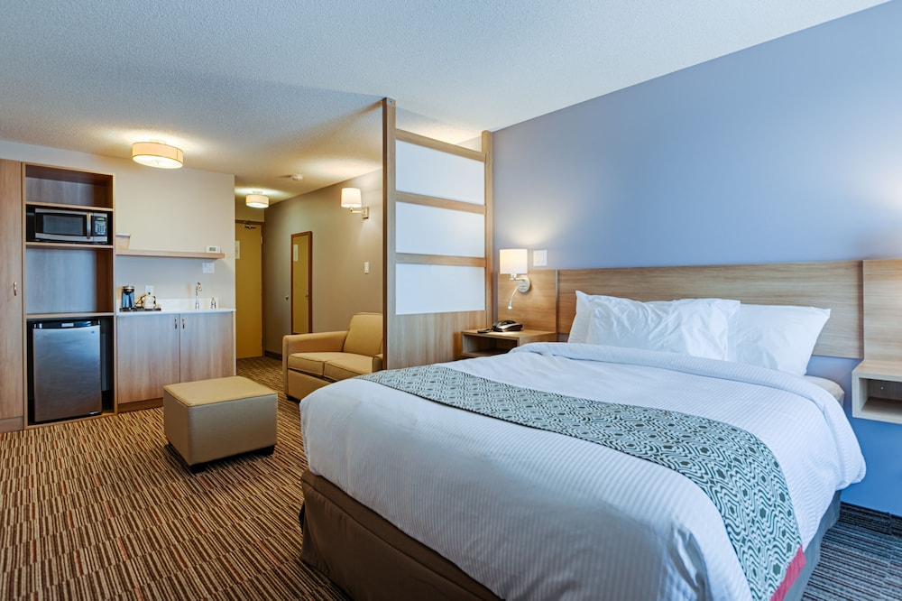 Suite, 1 Queen Bed with Sofa bed, Non Smoking, Refrigerator photo 2