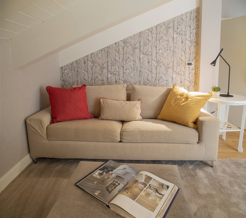 Suite (Attic) - Photo 3
