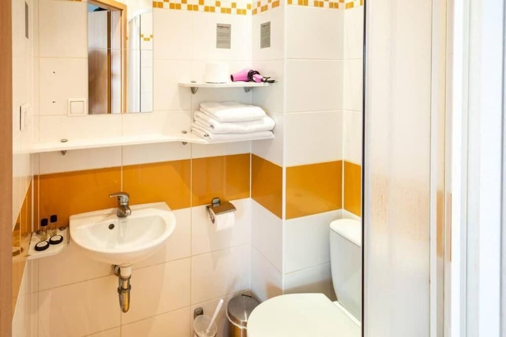 Triple Room, Non Smoking - Photo 3