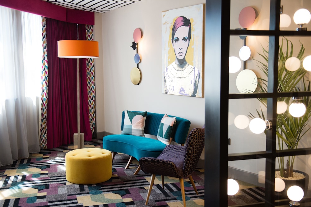Signature Suite - Photo 7