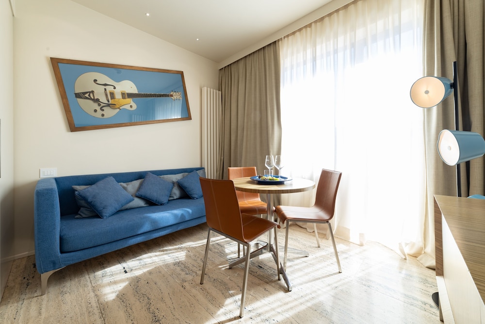 Junior Room, 1 Queen Bed, Terrace photo 3
