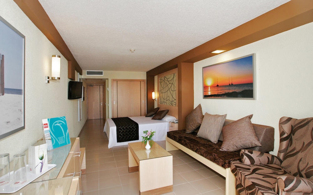 Double Room, Balcony, Sea View - Photo 3