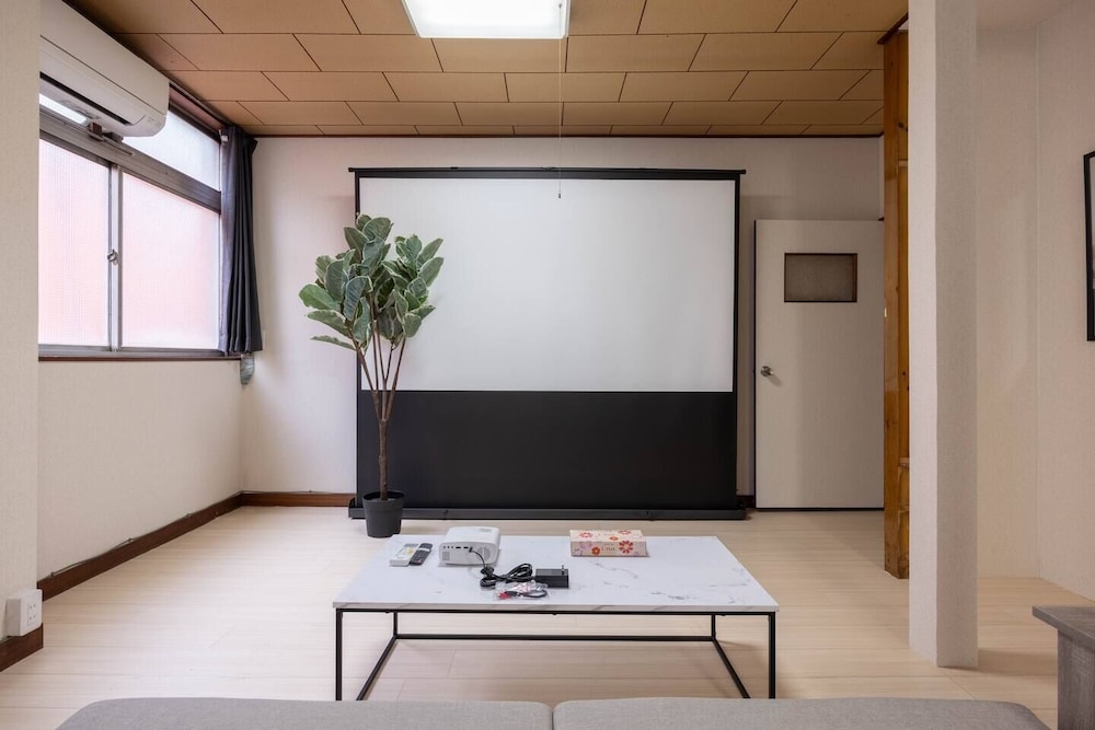 Basic House photo 2