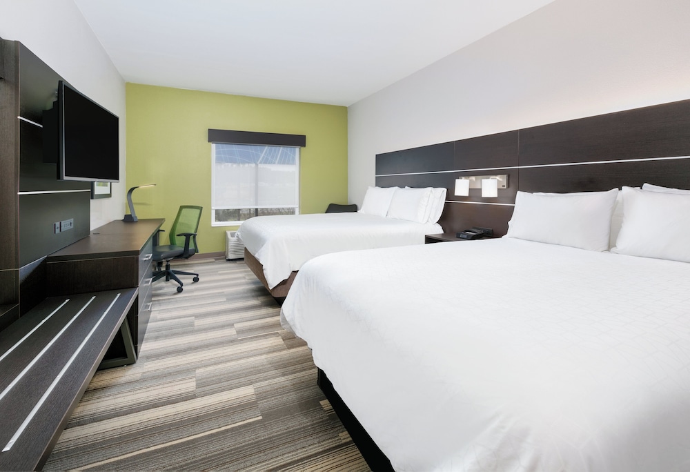 Standard Room, 2 Queen Beds - Photo 5