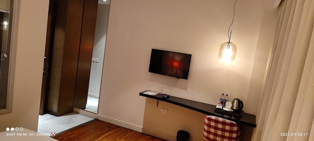 Deluxe Room - Photo 6