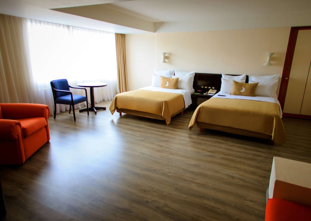 Junior Suite, 2 Queen Beds, Non Smoking - Photo 6