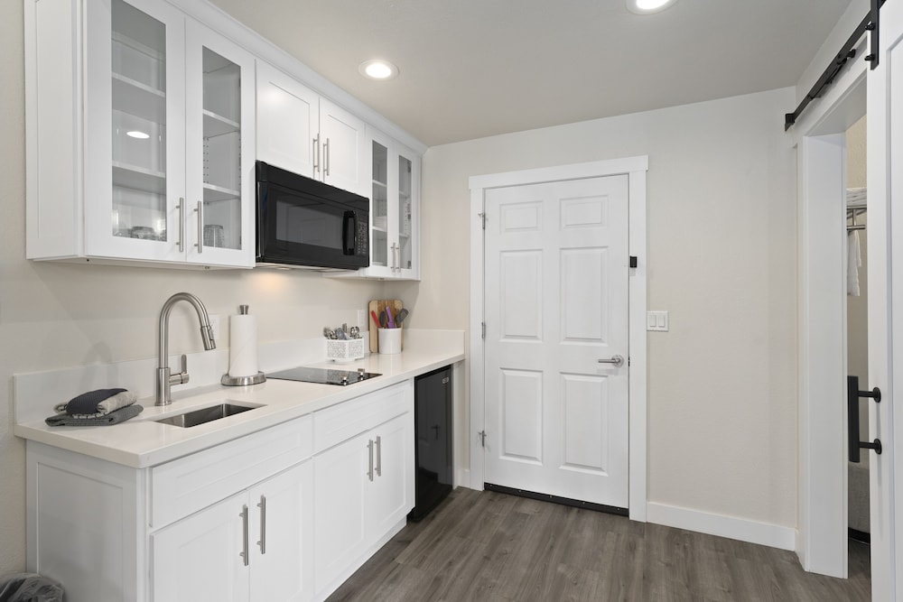 Cedar Street Suite photo 3