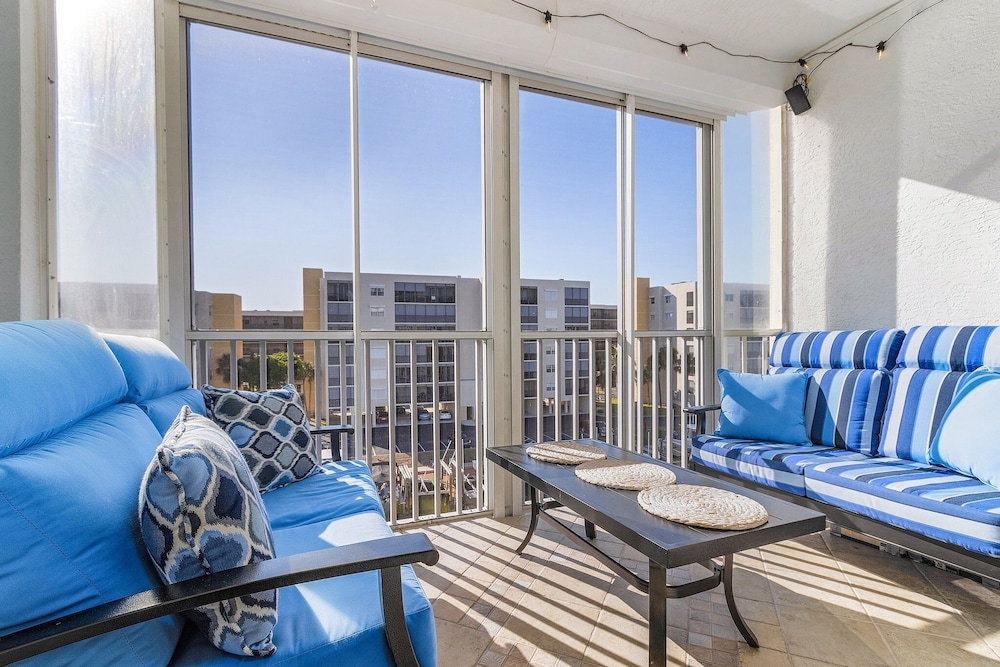 Condo, 2 Bedrooms