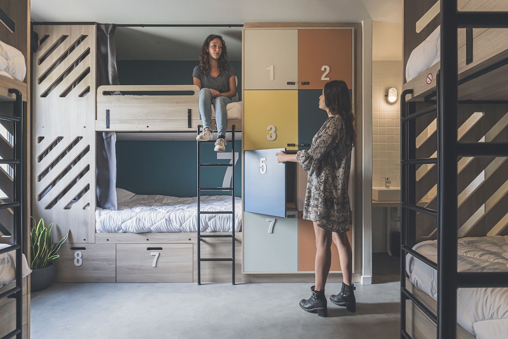 Bed in a 6-bed Mixed Dorm photo 3
