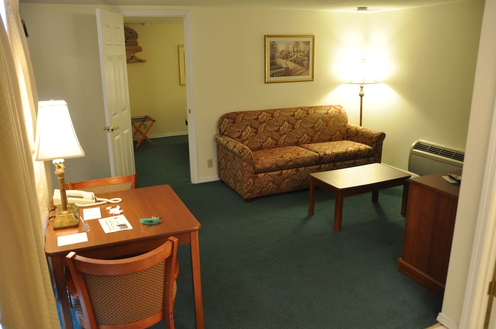 Suite, 1 Bedroom, Refrigerator & Microwave