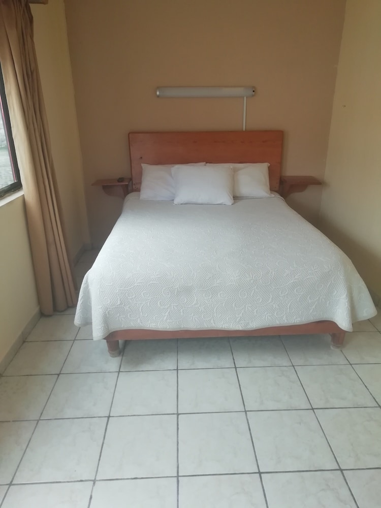 Single Room, 1 Queen Bed photo 2