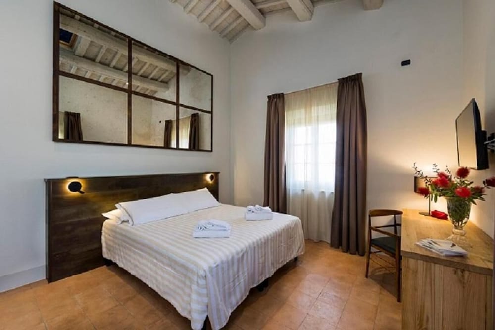 Deluxe Room, 1 King Bed, Private Bathroom, Valley View