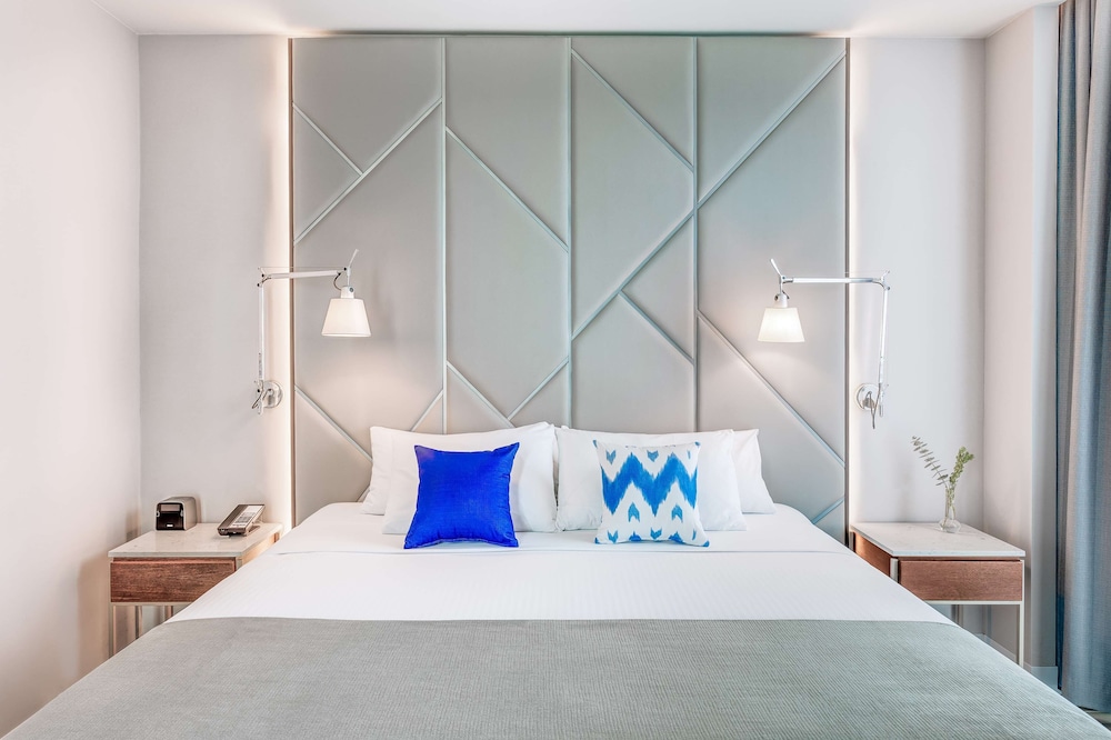 Standard Room (Extra Bed 2 Adults + 1 Child) thumbnail 5