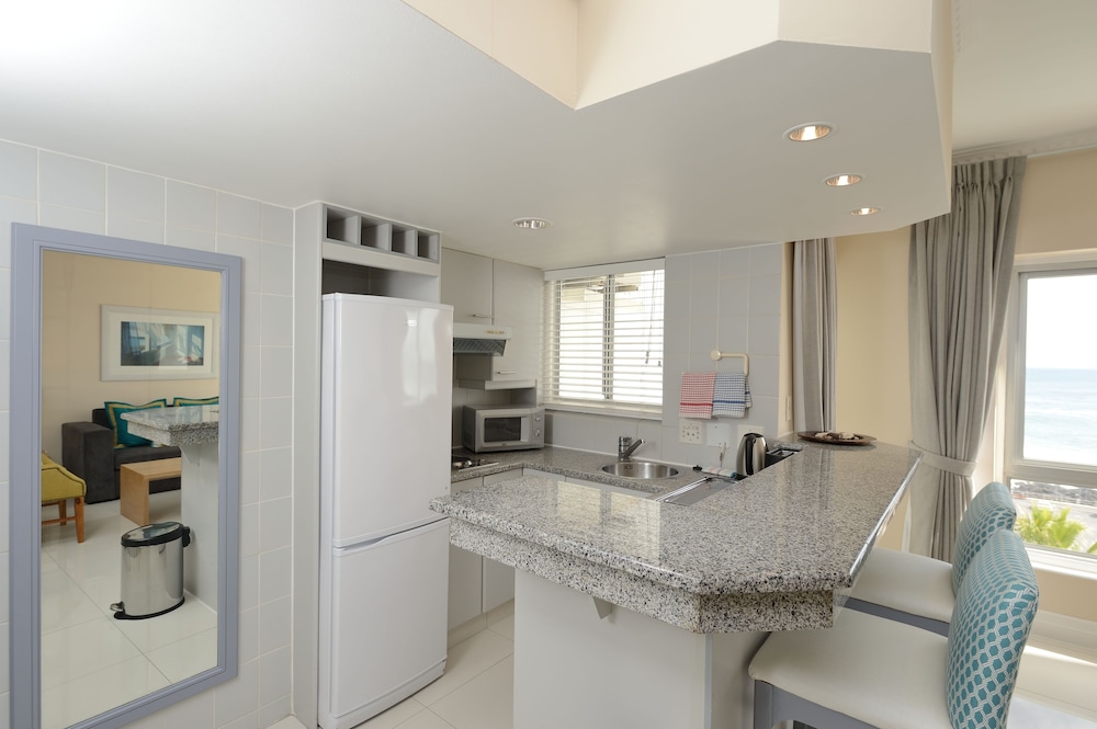 Suite, 1 Bedroom - Photo 2