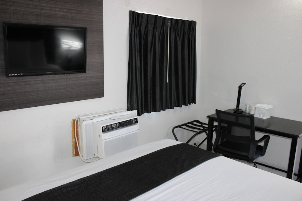 Standard Room, 1 Queen Bed, Non Smoking photo 3