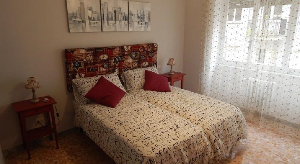 Twin Room, 2 Twin Beds, Shared Bathroom