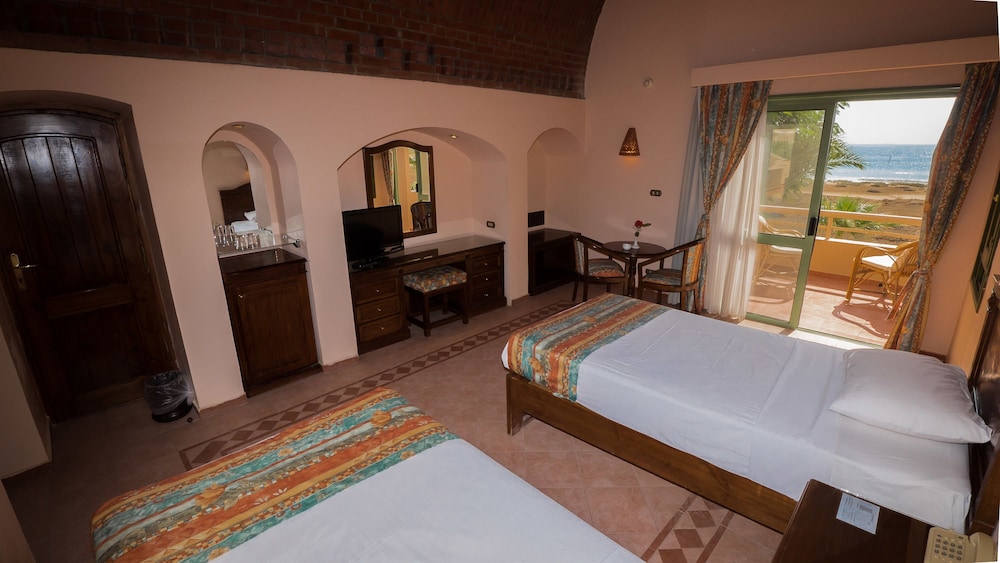 Standard Room thumbnail 5