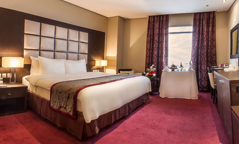Deluxe Room, 1 King Bed, Non Smoking (View) - Photo 1