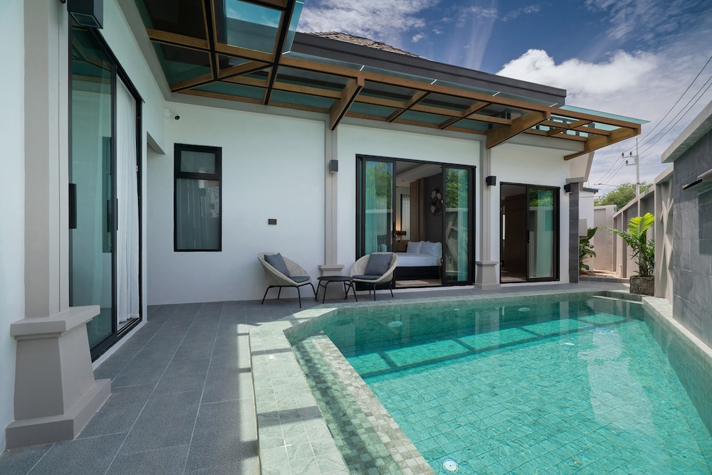 2 Bedroom Deluxe Pool Villa - Photo 3