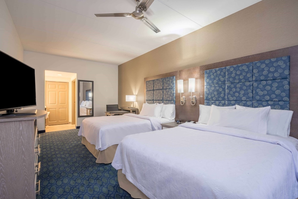 Suite, 2 Queen Beds, Accessible, Bathtub photo 3