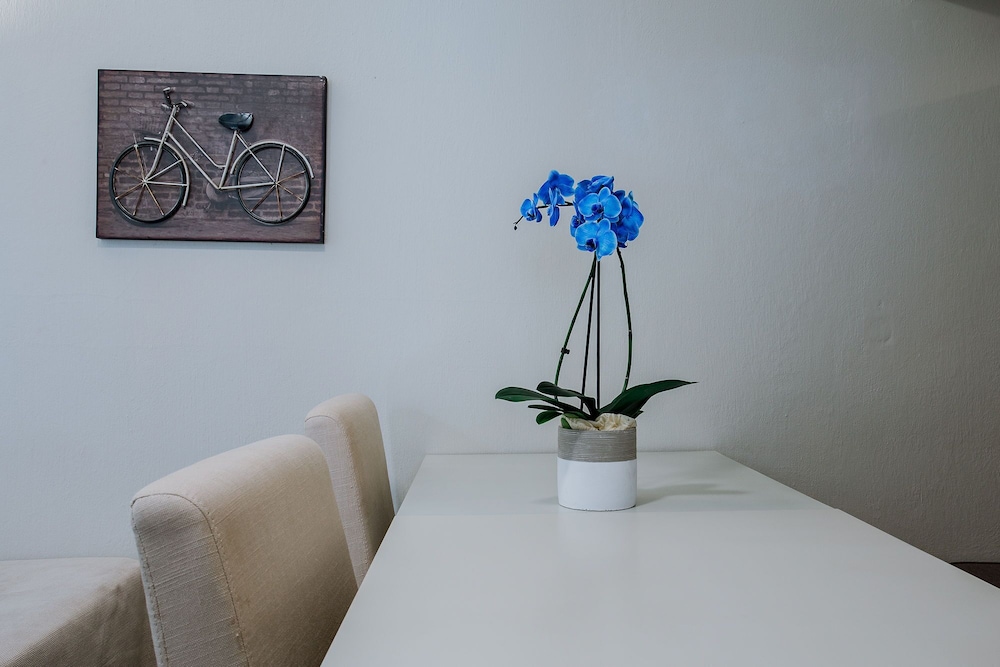 Executive Suite - Photo 6