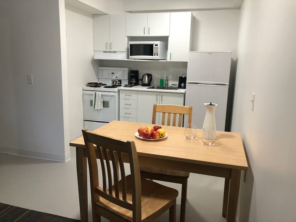 Suite, 1 Bedroom - Photo 2