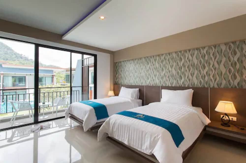 Superior Double or Twin Room, Pool View photo 1
