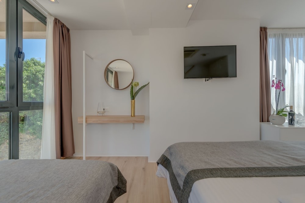 Superior Triple Room photo 3