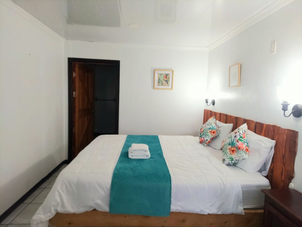 Premium Room, 1 Bedroom, Refrigerator, Pool View photo 3