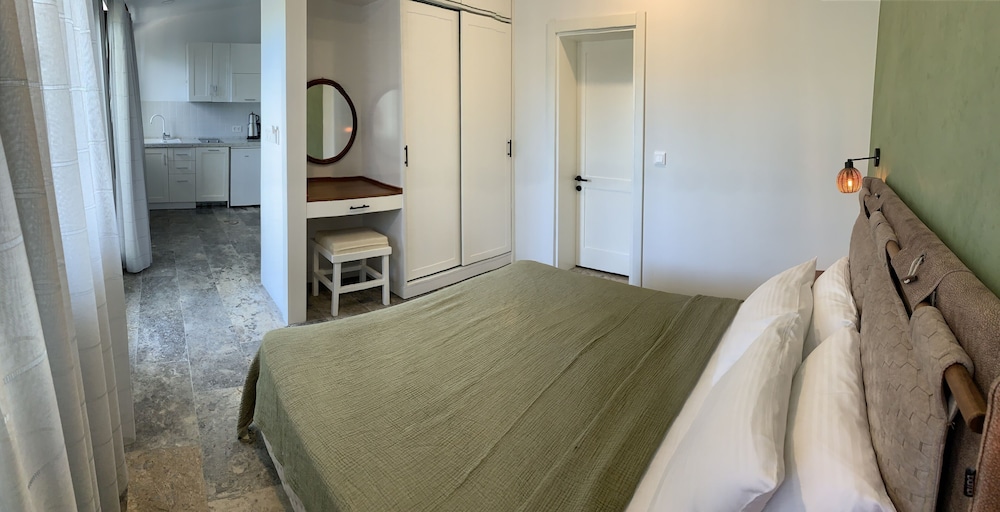 Deluxe Studio Suite, 1 Bedroom, Patio photo 1