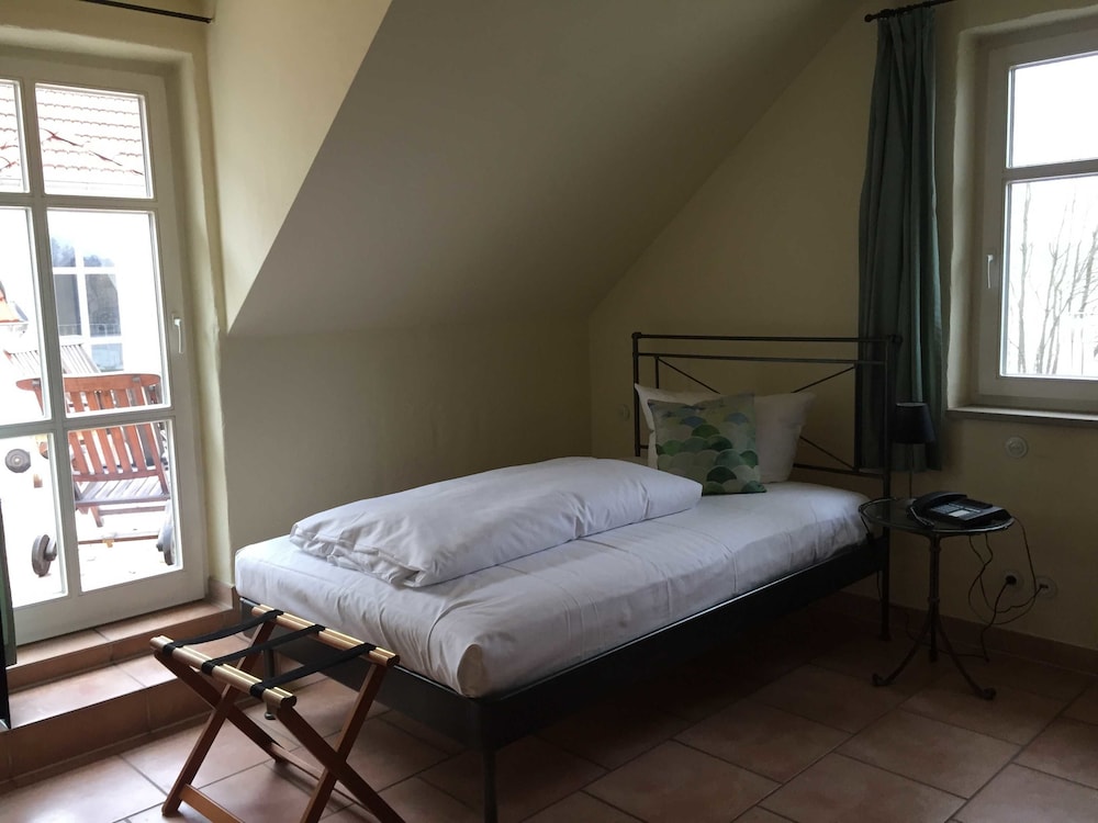 Comfort Single Room, 1 Twin Bed, Lake View, Lakeside photo 2